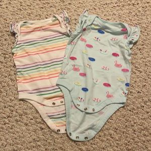 2 Baby Gap flutter sleeve bodysuits 3-6 month